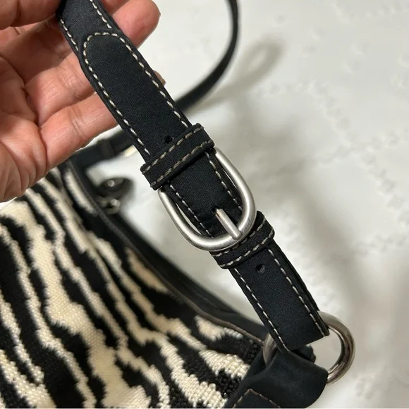 The SAK Shoulder Bag Purse Knitted Adjustable Straps Zip Top Cream Black - Picture 7 of 13